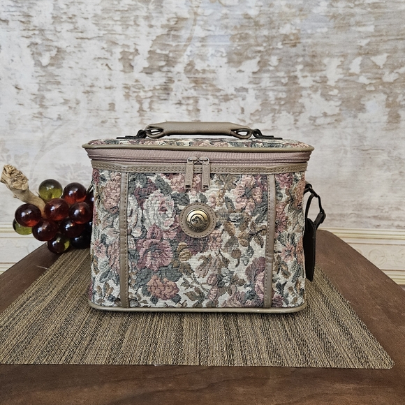 Vintage Handbags - Floral Tapestry Bag Carry On Makeup Case Vintage 80s 90s Cottagecore Jordache